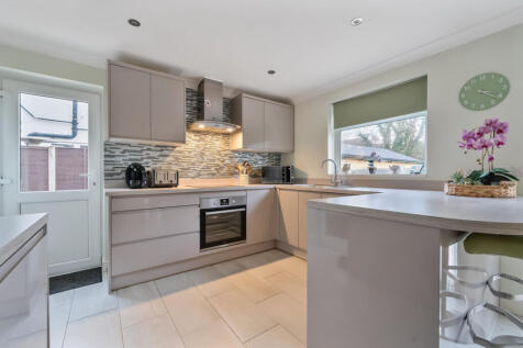 Kitchen Pic 1