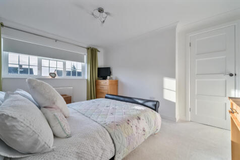 Bedroom 1 Pic 2
