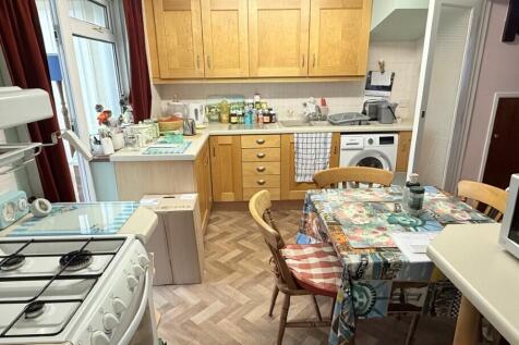 Kitchen Pic 1