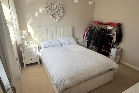 Bedroom Pic 2
