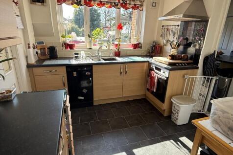 Kitchen Pic 1
