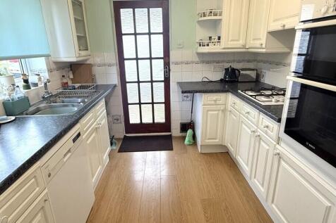 Kitchen Pic 1