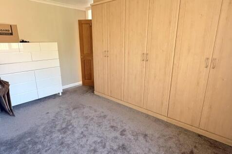 Bedroom 1 Pic 2