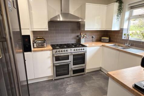 Kitchen Pic 1