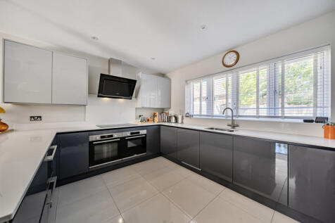 Kitchen Pic 1