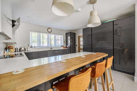Kitchen Pic 2