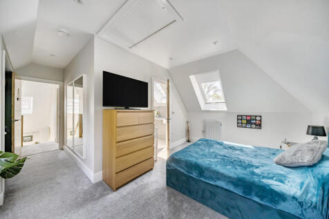 Bedroom 1 Pic 2