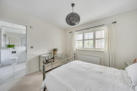 Bedroom 1 Pic 1