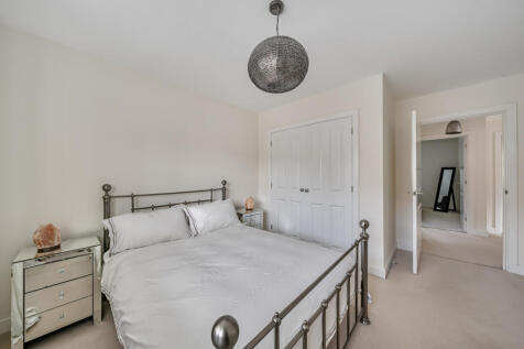 Bedroom 1 Pic 2