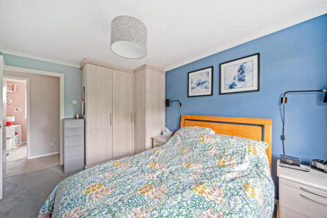Bedroom 1 Pic 2