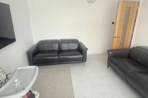 Lounge Pic 2