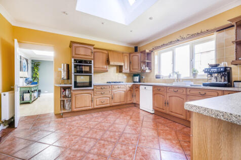 Kitchen Pic 1