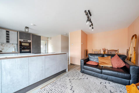 Sitting/Dining Room