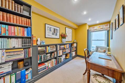 Bedroom / Office