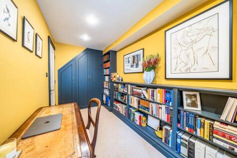Bedroom / Office