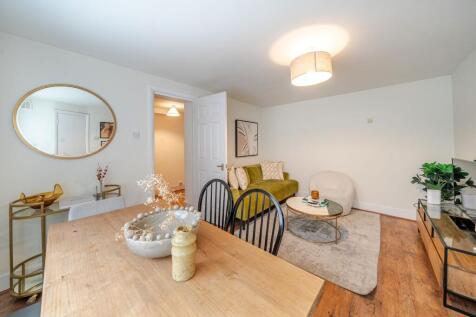 Living room / dining room