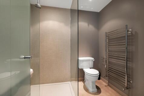 1st Floor Bathroom