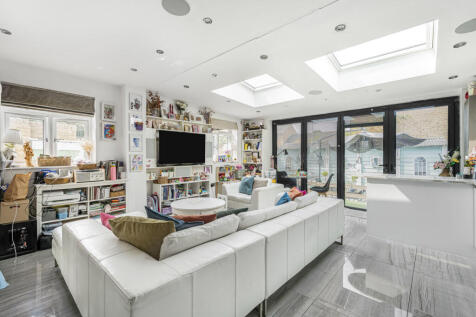 Reception/Kitchen