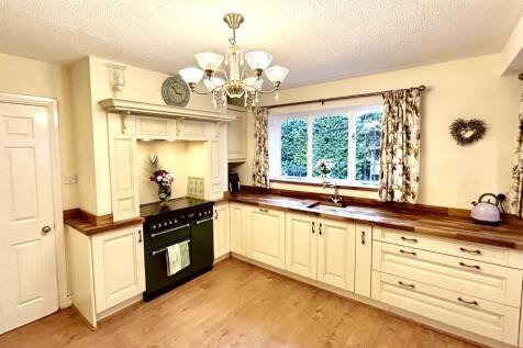 new kitchen 2.jpg