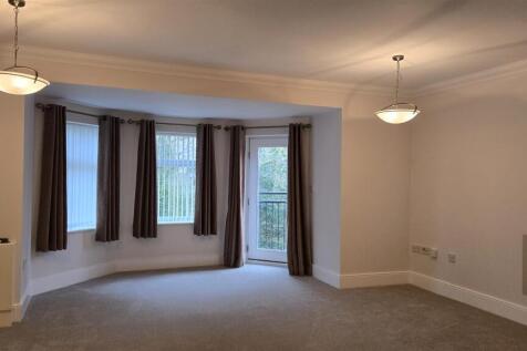 26 Middleton Woods - Lounge 2.jpg