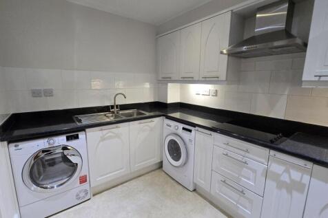 thumbnail_26 Middleton Woods - kitchen 2.jpg