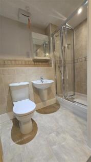 26 Middleton Woods - Guest shower room.jpg