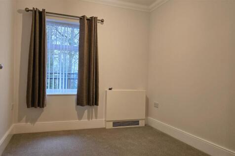 26 Middleton Woods - Guest bedroom.jpg
