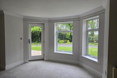 4 Middleton Woods - lounge.jpg