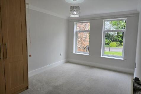 4 Middleton Woods - master bedroom.jpg