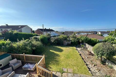 Garden &amp; Outlook to Rear