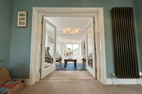 Sitting Room Feature