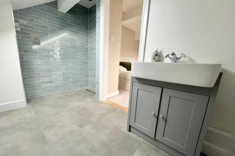 En-suite Shower