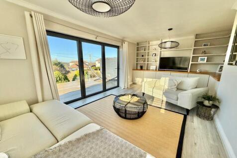 20&#39; Separate Living Room