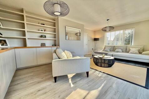 20&#39; Separate Living Room
