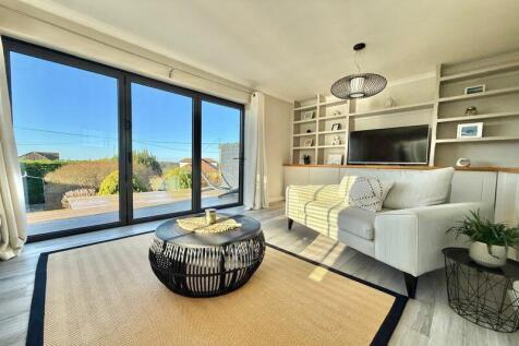 20&#39; Separate Living Room
