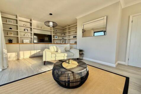 20&#39; Separate Living Room