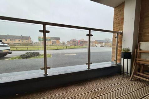 Balcony to Front