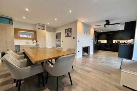 27&#39; Kitchen/Dining/Family Room