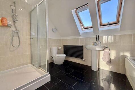 En-suite To Bedroom 1