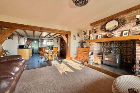 Lounge to Dining Area