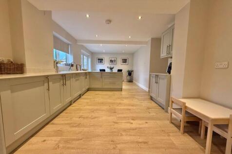 25&#39; Kitchen/Dining Room