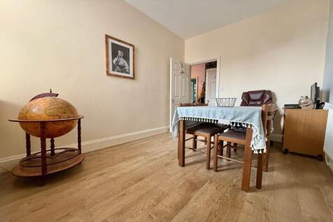 Breakfast/Dining Room