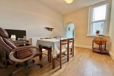 Breakfast/Dining Room