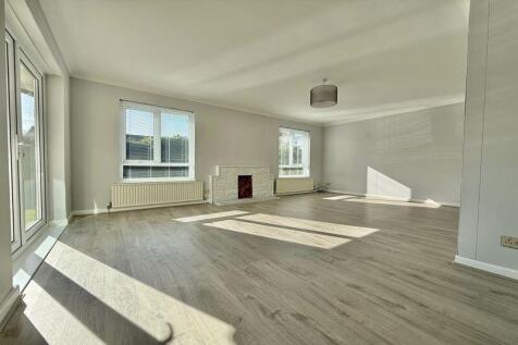 20&#39; Lounge/Dining Room