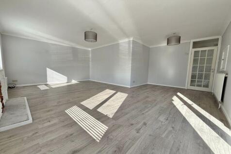 20&#39; Lounge/Dining Room