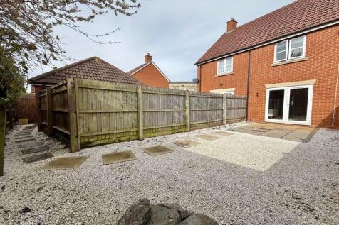 Rear Garden to Garage