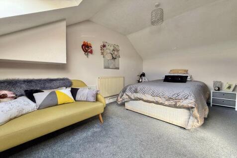 Upstairs Bedroom 2