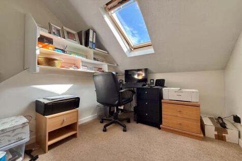 Upstairs Bedroom 3/Study