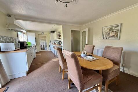 23&#39; Kitchen/Dining Room