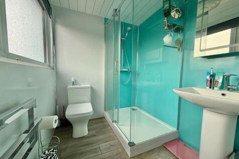 Ensuite to Bedroom 1